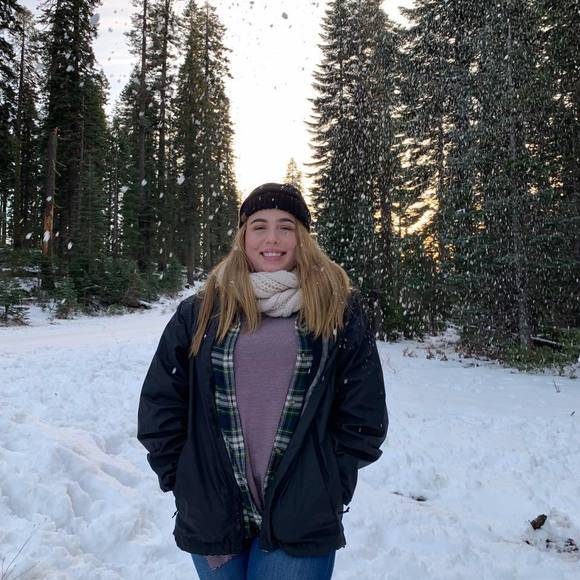 Poshmark profile picture for @courts